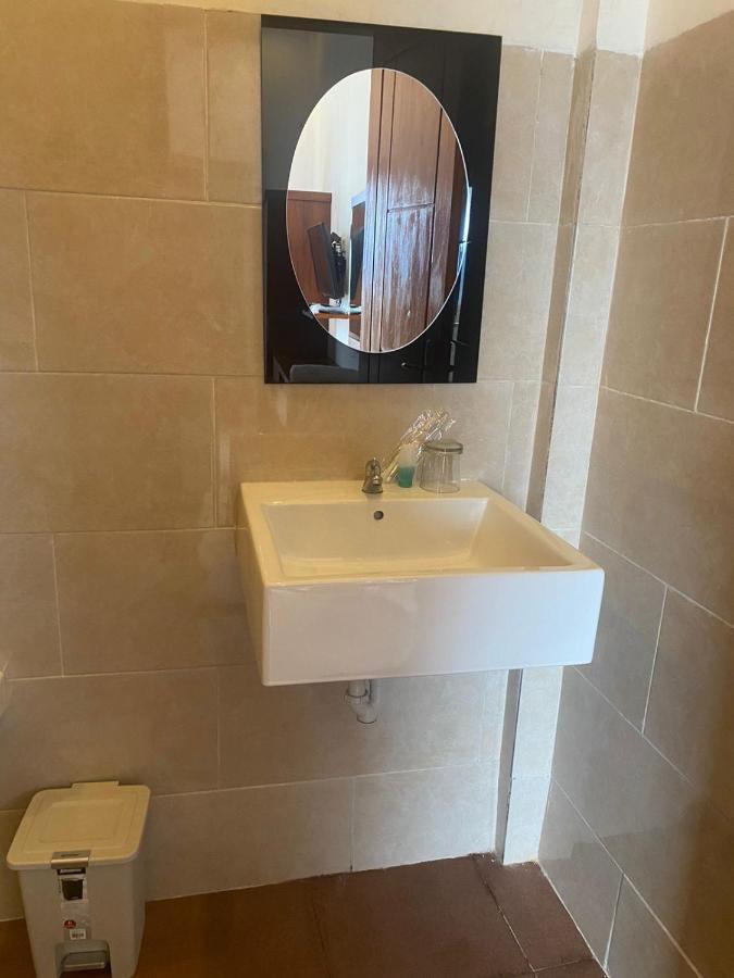 D'Transit Hotel Batununggul Eksteriør billede